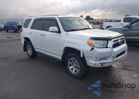 2011 Toyota 4Runner Sr5 V6 z USA, uszkodzony, nr VIN JTEZU5JR6B5022642